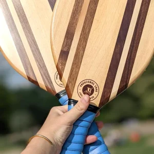 Raquettes de plage durables en bois - Élégantes et robustes avec 2 balles différentes